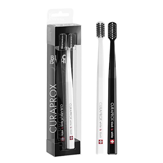 Curaprox Zahnbürsten-Duo - Für Erwachsene/Stylische ultraweiche Zahnbürsten in Schwarz und Weiß/Whitening-freundlich | Schwarz/Weiß | 2er Pack/Hergestellt in der Schweiz