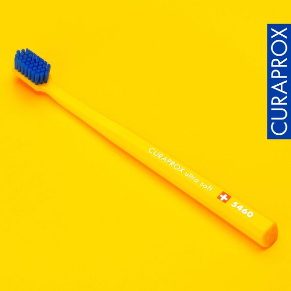 Curaprox CS 5460 Ultraweiche Zahnbürste - Zahn- und Zahnfleischpflege für Erwachsene/Superweiche Curen®-Borsten für sanfte Reinigung/Gelb-Blau, Einzelpackung/Hergestellt in der Schweiz