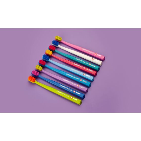 Curaprox CS 5460 Ultraweiche Zahnbürste - Gezielte Mundpflege für Erwachsene/Sanfte Plaqueentfernung für empfindliches Zahnfleisch/Einzelpackung/Hergestellt in der Schweiz