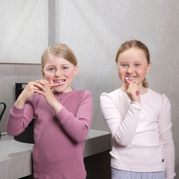 Jordan ® | Step 2 Zahnbürste Kinder | Kinder zahnbürste für 3-5 Jahre | Weiche Borsten, doppelter ergonomischer Griff & BPA-frei | Rosa und Gelbe Farbe | Pack 4 Einheiten