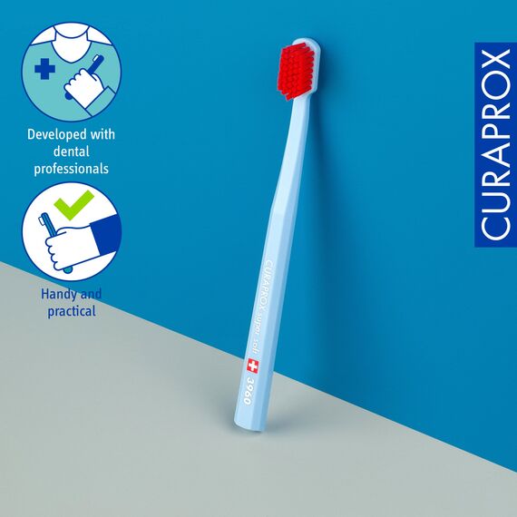 Curaprox CS 3960 Superweiche Zahnbürste - Mundpflege für Erwachsene/Superweiche Borsten für sanfte Reinigung/Hellblau-Rot, Einzelpackung/Hergestellt in der Schweiz
