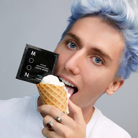 MOON Zahnfleckenentferner-Tücher – Bekämpfung von Oberflächenflecken von Kaffee, Wein und Soda – Einweg-Zahntücher für die Reinigung unterwegs – vegan & atemfrisch (10 Stück)