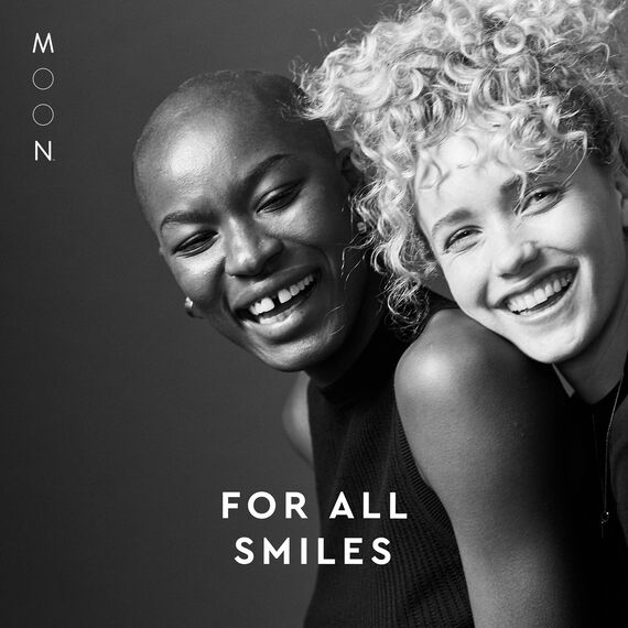 MOON Zahnfleckenentferner-Tücher – Bekämpfung von Oberflächenflecken von Kaffee, Wein und Soda – Einweg-Zahntücher für die Reinigung unterwegs – vegan & atemfrisch (10 Stück)