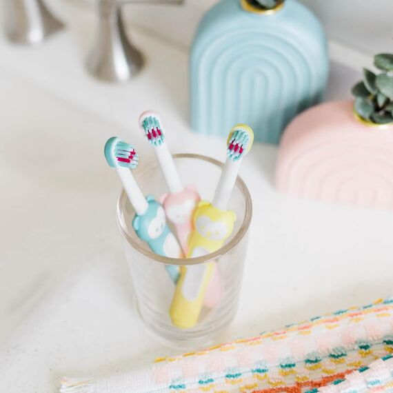 MAM Baby's Brush Zahnbürste für Neugeborene, mit Sicherheitsring, kleiner Kopf und kurzem Griff, für Milchzähne, 6+ Monate, Hellblau (Packung mit 2)