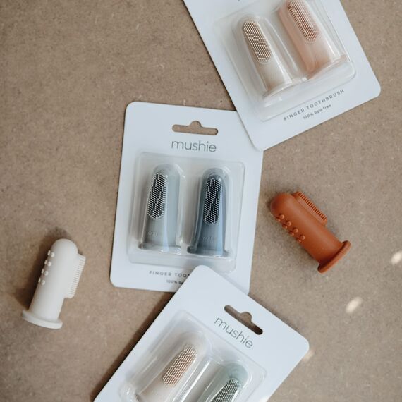 Mushie Fingerzahnbürste für Babys & Kleinkinder 2er Packung | Beruhigen & Stimuliert das Zahnfleisch, 0-2 Jahre | Sichere & Hochwertige für Kleinkinder Kinder Jungs & Mädchen | Tradewinds/Stone