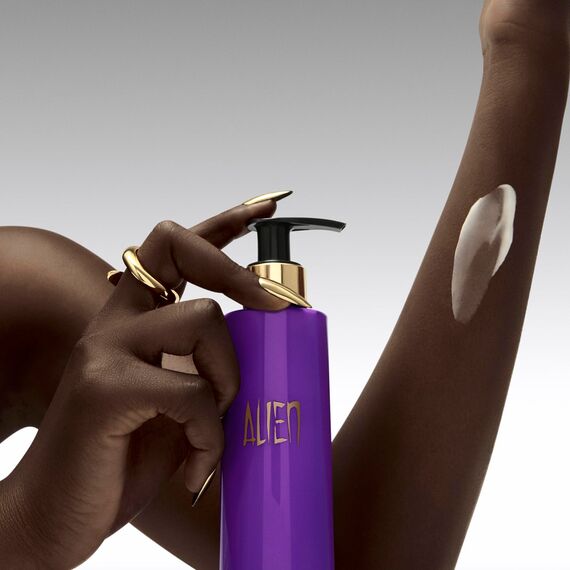 MUGLER Alien Eau de Parfum, Damen-Parfum, Amberartig, holzig und blumig, Nachfüllbar, 90 ml + MUGLER Alien Parfümierende Bodylotion, 200 ml