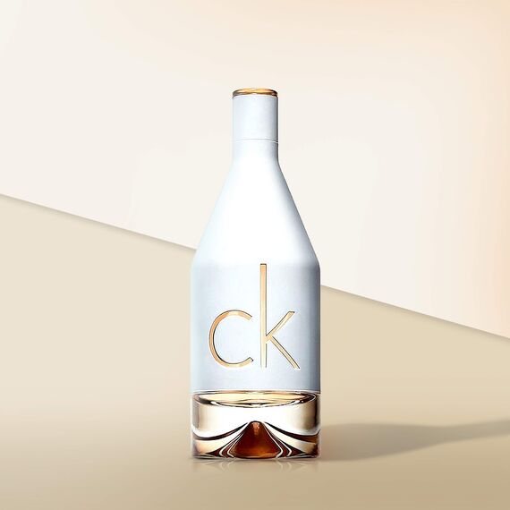 CALVIN KLEIN ck IN2U Eau de Toilette for her, floral-fruchtiger Damenduft, 50 ml (1er Pack)