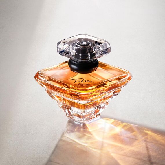 Lancôme Trésor Eau de Parfum, zeitloser, blumig-femininer Damenduft mit zartem Pfirsich, eleganter Iris und warmem Sandelholz, 50ml