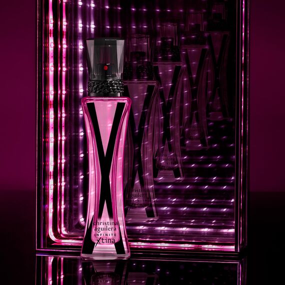 Christina Aguilera - Infinite Xtina, Eau de Parfum, Sprayduft, Fruchtig-blumiger Amber mit Noten von Rosa Guave, Rosa Jasmin und Modernem Amber, Parfüm für Frauen, 30 ml