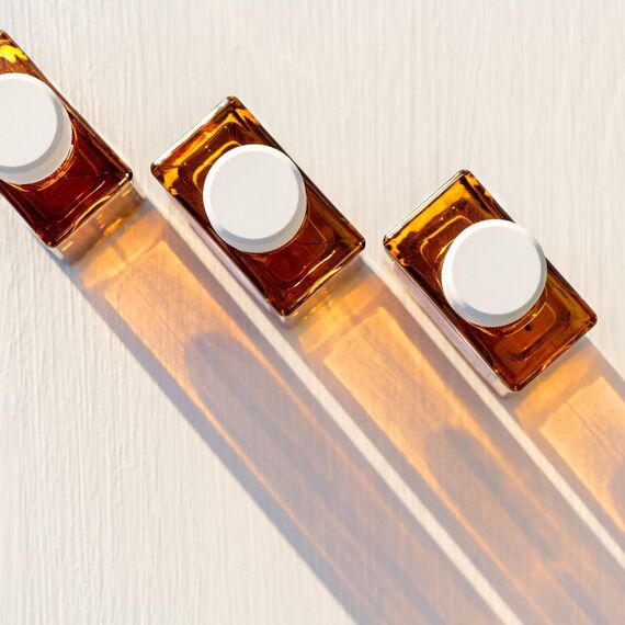 KORRES Midnight Dahlia Eau de Toilette für Sie, Damenduft mit Dahlie, Pfingstrose, Sandelholz, blumig-holzig, mit 88% natürlichen Inhalt, vegan, 50 ml