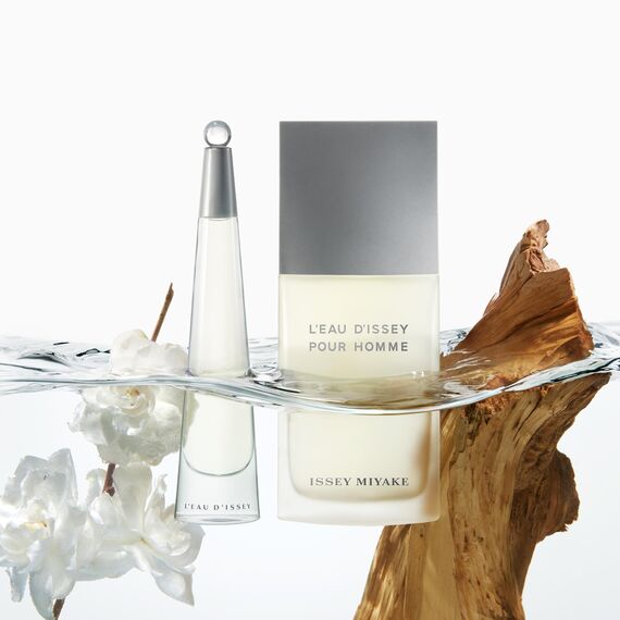 Issey Miyake – L'Eau d'Issey Eau de Toilette – Aquatisch-frisches Parfüm mit weißen Blüten, Rosen und Lotus – inspiriert von der Reinheit des Wassers – Damendüfte in verschiedenen Größen erhältlich.