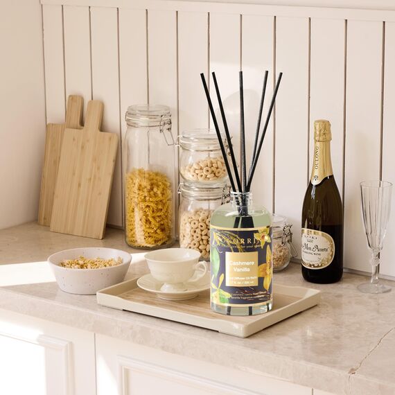 COCORRÍNA Raumduft Nachfüller 500ml mit 8 Duftstäbchen, Cashmere Vanilla, Langanhaltender Duft mit natürlichen ätherischen Ölen, für Wohnzimmer, Schlafzimmer und Badezimmer
