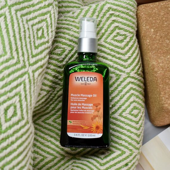 WELEDA Bio Arnika Massage-Öl 100 ml - pflegendes Naturkosmetik Körper Öl gegen Verspannungen und Verkrampfungen der Muskeln. Ideal für vor und nach dem Sport (Packung mit 2)