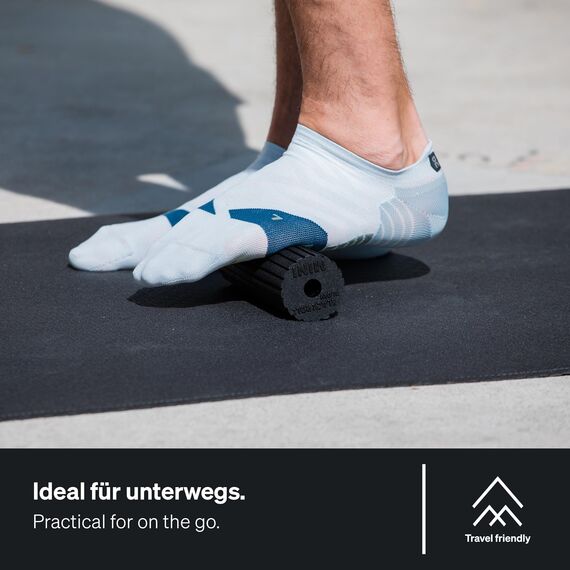 BLACKROLL® MINI FLOW Faszienrolle (15 x 5 cm), kleine Fitness-Rolle mit geriffelter Oberfläche, handliche Massagerolle für unterwegs, im Büro oder Fitnessstudio, mittlere Härte, Made in Germany, Pink