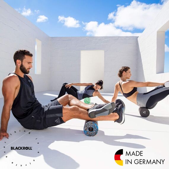 BLACKROLL® MED Faszienrolle (30 cm x 15 cm), weiche Massagerolle für schmerzempfindliche Menschen, Fitness-Rolle für schonende Massage, ideal für zu Hause, weiche Härte, Made in Germany, Weiß/Grün