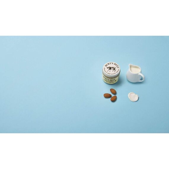 Burt's Bees® 99% natürliche feuchtigkeitsspendende Mandel- und Milch-Handcreme — 56,6 Gramm Glas (Packung mit 2)