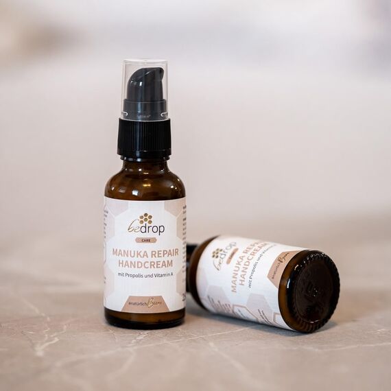 bedrop Manuka Repair Handcream feuchtigkeitsspendende Handcreme mit Manuka Honig, Bienenwachs, Propolis & Vitamin A bei beanspruchten & gerissenen Hände anwendbar - (3x 25ml Sparset)