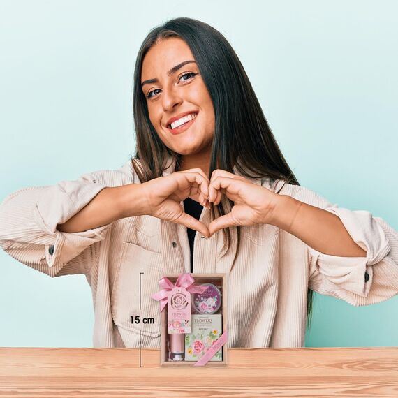 Accentra – Badeset Frauen Geschenkset I DREAM OF FLOWERS in schöner Geschenkbox – 3-teiliges Pflegeset mit Handcreme, Körperbutter und Badesalz – Geschenk Set zum Valentinstag & Muttertag
