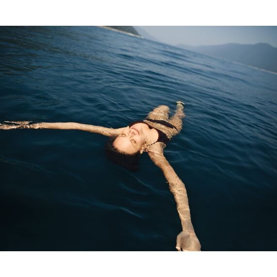 Kneipp Badekristalle Erkältungszeit, Badesalz -Sondergröße- mit naturreinem Tiefensalz der Saline Luisenhall und natürlichen ätherischen Ölen aus Eukalyptus und Minze, limitierte Edition, 720g