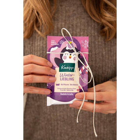 Kneipp Badekristalle Winterliebling - Badesalz mit Bio Pflaumenextrakt & Bio Babassuöl - vegan - 60g