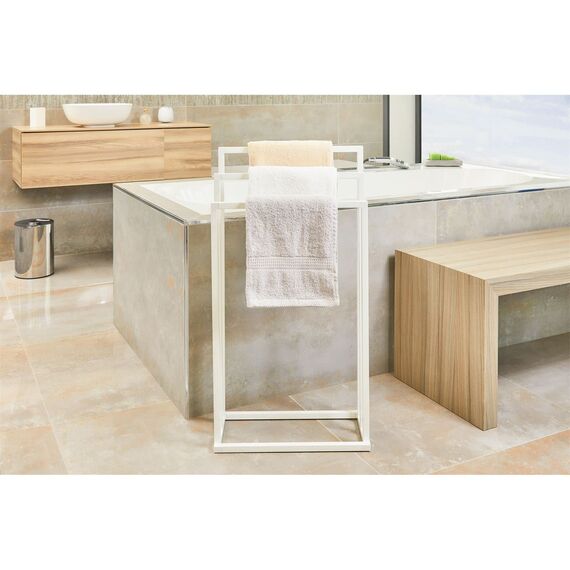 Handtuchhalter KUNO, weiß lackiert - freistehender Badetuchhalter mit 3 Stangen, Handtuchständer aus Metall