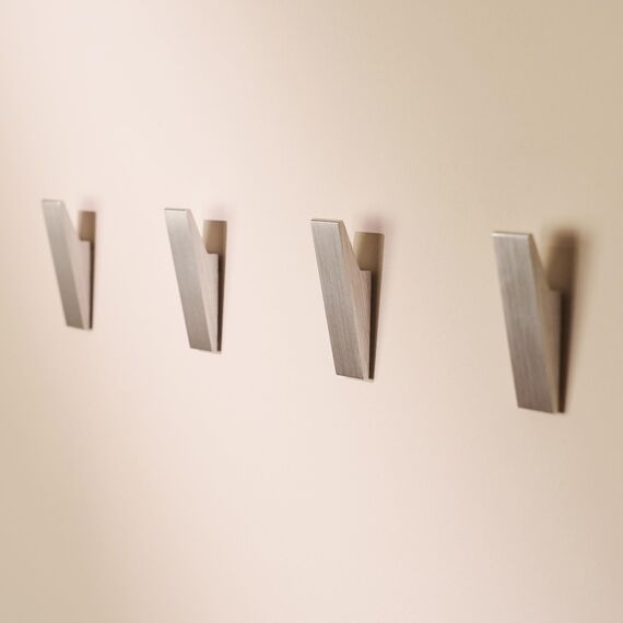 Designfabrik Hamburg Klebehaken extra stark | Haken selbstklebend | Wandhaken | Handtuchhalter ohne Bohren | Haken für Küche und Bad | 4 Stück | Handtuchhalter Silber | Modernes Design