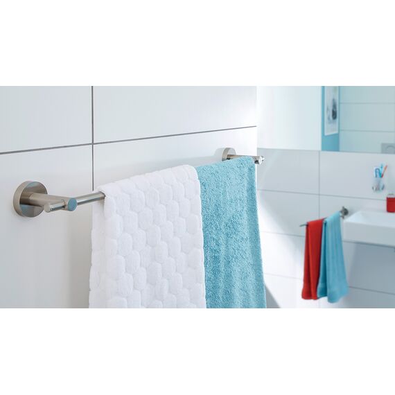 tesa Moon Handtuchstange, verchromt - Badetuchhalter - zur Wandbefestigung ohne Bohren, inkl. Klebelösung - 642mm x 49mm x 85mm