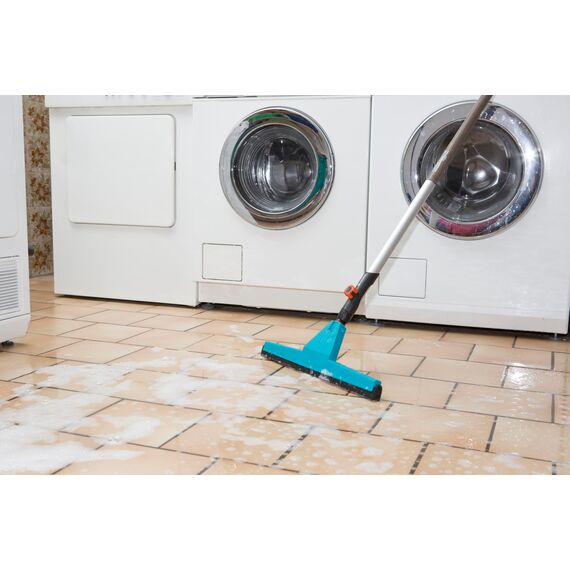 Gardena combisystem-Wasserschieber: Strapazierfähiger Abzieher zur Wasserentfernung von Böden und glatten Flächen, 43 cm Arbeitsbreite, passend zu Allen combisystem-Stielen (3642-20)