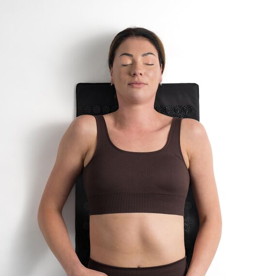 ShaktiMat [Das Original seit 2007] Premium Akupressurmatte zur Entspannung für Rücken, Nacken, Füße, Ethische Handarbeit, GOTS-zertifizierte Bio-Baumwolle, Original Intensität, Onyxschwarz