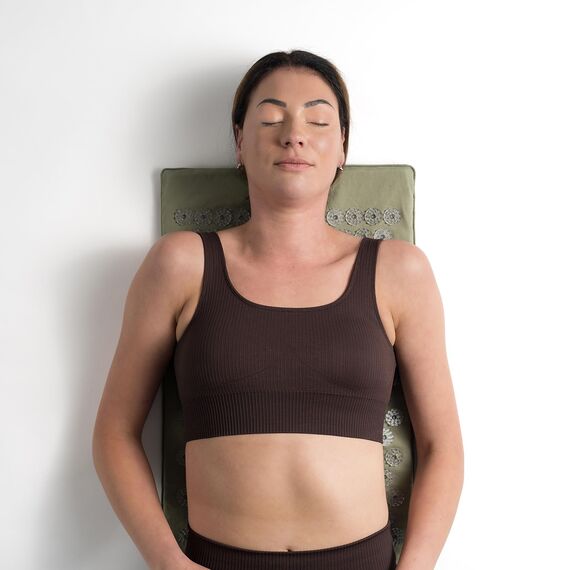 ShaktiMat [Das Original seit 2007] Akupressurmatte zur Entspannung für Rücken, Nacken, Füße, Ethische Handarbeit, GOTS-zertifizierte Bio-Baumwolle Lösen innerer Verspannungen, Salbeigrün