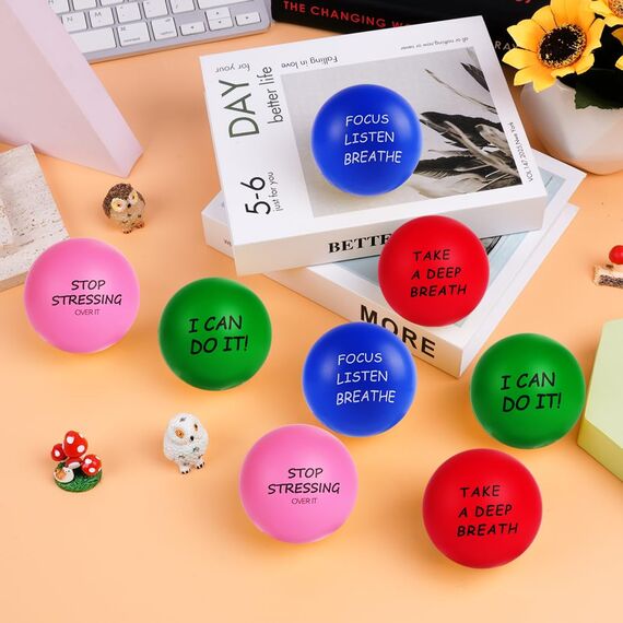 Ainiv Anti Stress Spielzeug Bälle, 4 PCS Stressball mit Text, 6cm Durchmesser Schaum Stressabbau Bälle, Stressabbau Spielzeug für Erwachsene Mitgebsel Gastgeschenke Weihnachten