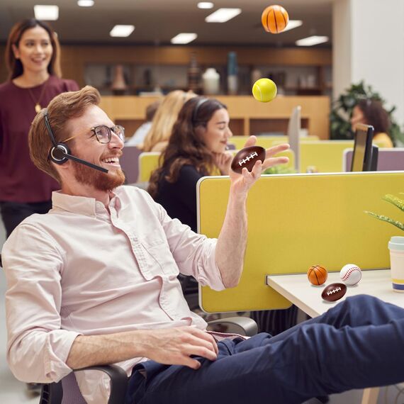 Kleine Bälle 12 Stück, Antistressball, Stressball, Mini Fußball, Basketball Tennis Baseball Stressbälle, Stress Angst Linderung, Softball Fußball für Kinder und Erwachsene