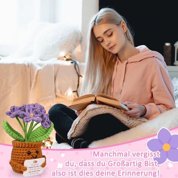 WenmthG Gestrickte Lila Vergissmeinnicht Deutsch Glücksbringer Anti Stress Kleines Geschenk für Schwester Freundin Frauen Kollegen Freunde, Positive Kartoffel Deutsch Ersatz
