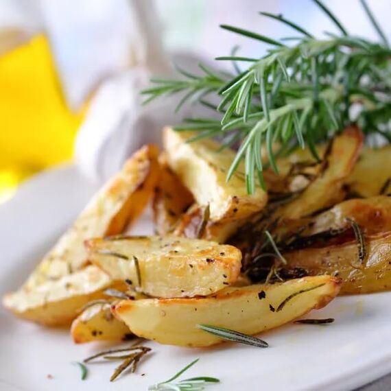 Rosmarin getrocknet 500g | 100% rein und naturbelassen für Gewürzmischungen und aromatischen Tee | Rosmarinnadeln geschnitten | mediterranes Gewürz | intensives Aroma | vom Achterhof