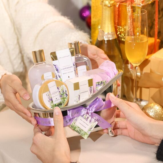 SPA LUXETIQUE Bade Geschenkset für Frauen - 8tlg Lavendelduft Wellness Set für Frauen, Geburtstagsgeschenk Beauty Set mit Deko Badewanne, Valentinstag Geschenk für Sie, Muttertagsgeschenk