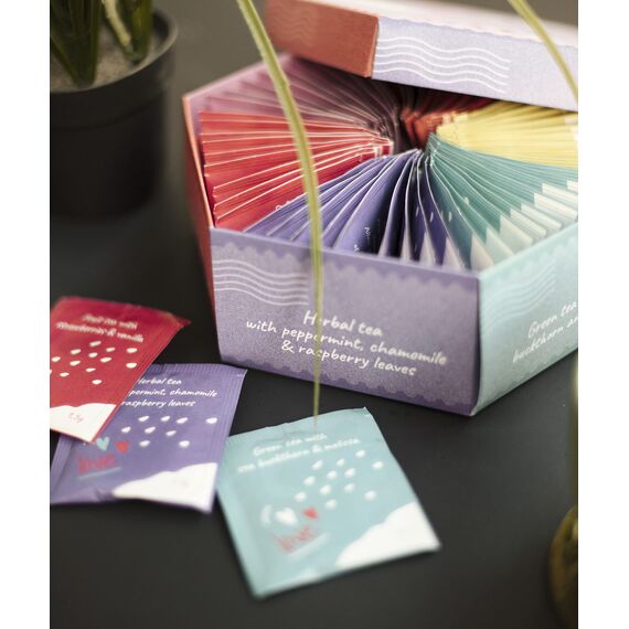 ACORUS | Liebeland Tee set - Natürliche Teeauswahl box mit 6 Geschmacksrichtungen | Rücksichtsvolles Geschenk für Geburtstage | Tee Geschenkset | Große Teebox mit 60 Kräuter Teebeuteln