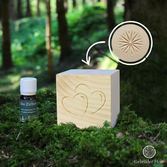 Zirben-Würfel Duft-Set | Zirbenholz-Würfel mit Motiv und Tropfstruktur + Zirben-Öl (10 ml) | Duftspender aus Holz (Herz)