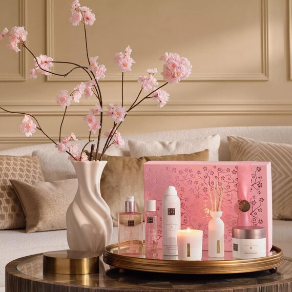 RITUALS Geschenkset für Frauen The Ritual of Sakura XL – Kirschblüten-Badeset in luxuriöser Geschenkbox mit Duftkerze, Handseife, Haar- & Körperspray, Körpercreme, Duschschaum und Mini-Duftstäbchen