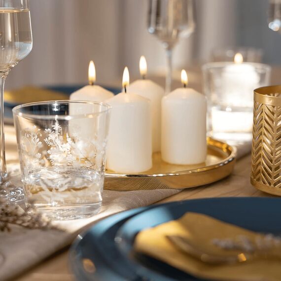 Horeca Candles - Stumpenkerzen - Weiß - Ø 4 x 7 cm - 20er Set Blockkerzen - Lange Brenndauer 12 Stunden - Ohne Duft - Kerzen für Haushalt, Feiern und Gastronomie