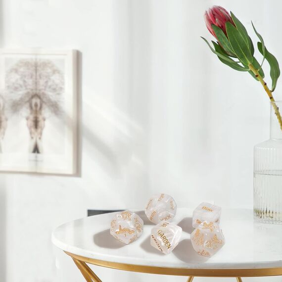 5er Würfelset erotische Würfel für Paare Sex Spiel 36 Position Lehrbuch Würfel Spiel Humor Spiel Paar Schlafzimmer Geschenk für Paar Erwachsene Liebhaber Sex Liebe Spiel für Männer und Frauen (Weiß)