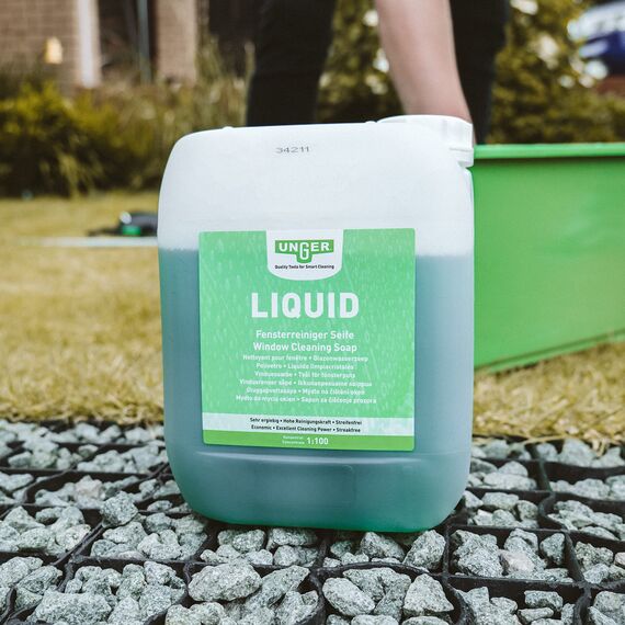 UNGER Glasreiniger UNGER’s Liquid (5 Liter, Konzentrat, Mischverhältnis 1:100, pH-neutral, streifenfreie Fenster, Sicherheitsverschluss, Dosierungs-Skala) FR500