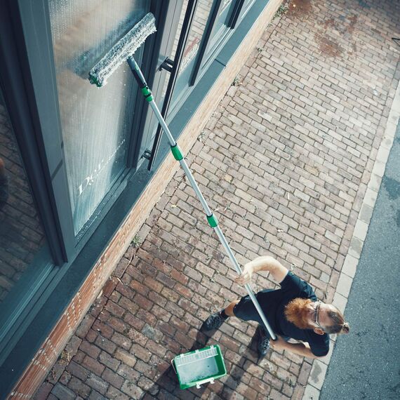 UNGER Glasreiniger UNGER’s Liquid (1 Liter, Konzentrat, Mischverhältnis 1:100, pH-neutral, streifenfreie Fenster, Sicherheitsverschluss, Dosierungs-Skala) FR100