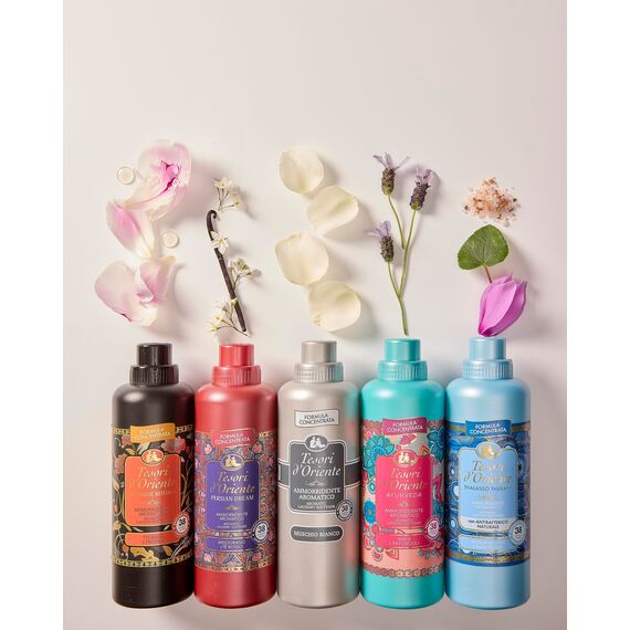 Tesori d'Oriente - Weichspülerkonzentrat Ayurveda, mit Noten von Amla und Patschuli, für bis zu 38 Wäschen, mit wertvollen Mikrokapseln für weiche und duftende Wäschen, 760 ml
