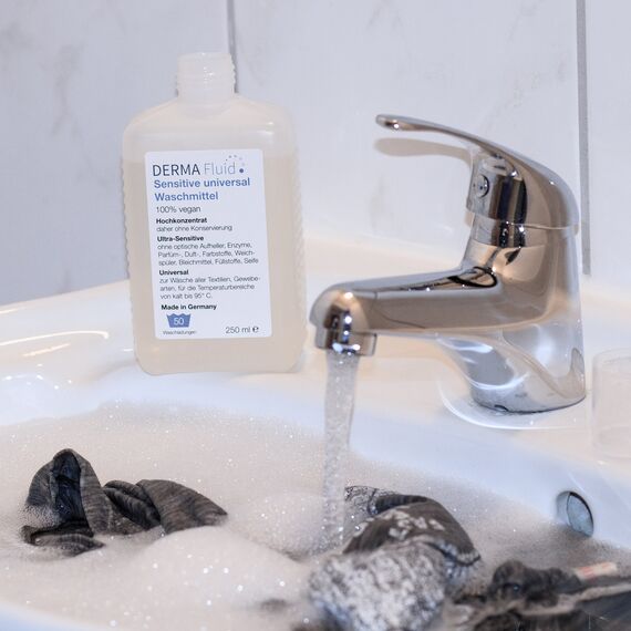 DERMA Fluid Sensitive Waschmittel ohne Duftstoffe, Parfüm, Enzyme, Zusatzstoffe, Weichspüler - Ideal für Babys, Allergiker, empfindliche & allergische Haut (250 ml / 50 WL)
