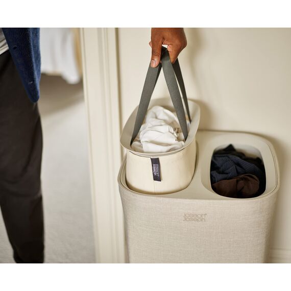 Joseph Joseph Tota 60-Liter-Wäschesortierkorb mit Deckel, 2 herausnehmbare Wäschesäcke mit Griffen, Ecru