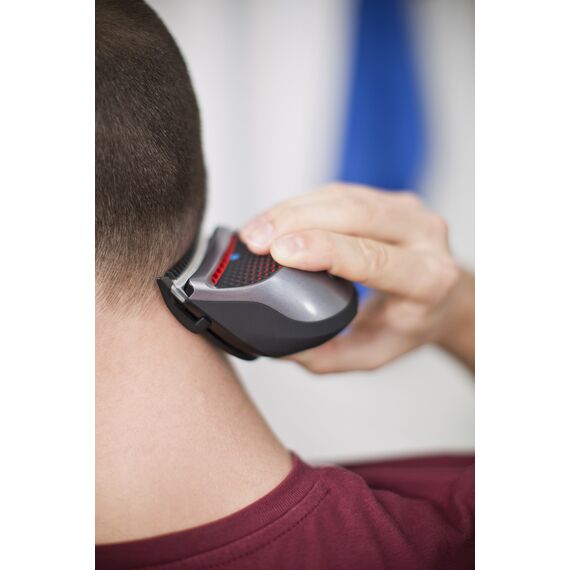 Remington Haarschneidemaschine DIY [selbstschärf. Edelstahl Klingen/Curve-Cut-Technologie für leichtes Selberschneiden/0,5-15mm] Haarschneider (9 Aufsteckkämme,Netz-/Akkubetrieb,Lithium,Tasche) HC4250