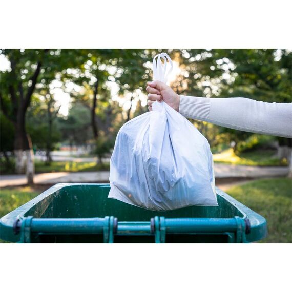 Gut & Günstig Müllbeutel mit Tragegriff, 50 Liter, 20 Stück pro Rolle, reiß- und flüssigkeitsbeständig, recycelbares Produkt und Verpackung
