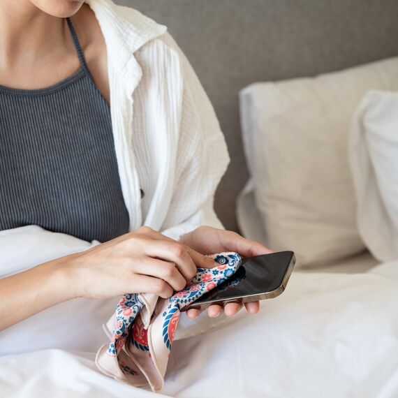 Johans® XXL Mikrofasertuch zur Reinigung von Smartphone, Tablet, Brille, Display, Kamera | Displaytuch, Brillenputztuch, Reinigungstuch | 30x30cm (4er Bundle: Best-of Selection)