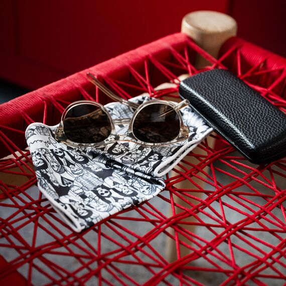 Johans® XXL Mikrofasertuch zur Reinigung von Smartphone, Tablet, Brille, Display, Kamera | Displaytuch, Brillenputztuch, Reinigungstuch | Optikerqualität in 30x30cm (3er Bundle: Black & White)