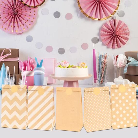 Papiertüten Braun, 20 Stück Geschenktüten Braun Tüten Papier mit 24 Aufkleber, Papiertüten zum Verpacken von Weihnachtsgeschenken, Giveaways, Kindergeburtstagen